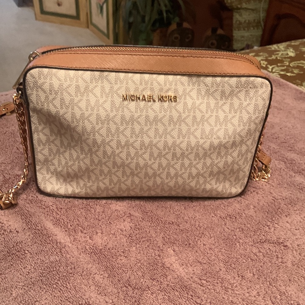 Michael Kors Crossbody - Picture 1 of 8